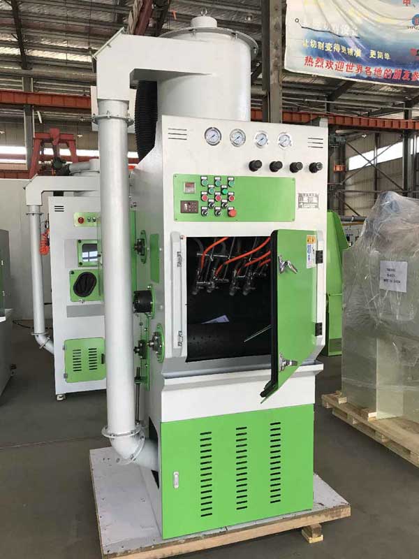 五金件自動噴砂機，履帶式噴砂機-本機特點： A、 本機設計新穎，結構簡單可靠，操作方便，加工效能好，能源消耗底。 B、 采用履帶式結構，上···