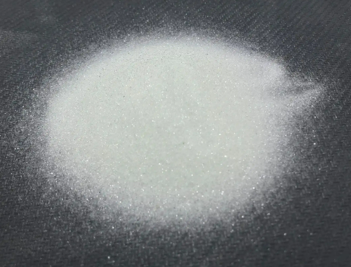 騰博機械磨料——玻璃珠-磨料簡介 騰博系列玻璃珠根據(jù)粒徑范圍、 質(zhì)量百分比不同，大致把玻璃珠分為2種，噴砂機械噴砂和拋光玻璃珠?！ぁぁ?  title=